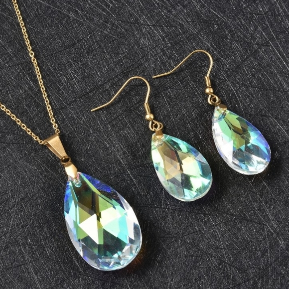 NWT Simulated Mercury Topaz Earrings and Pendant Necklace - Picture 1 of 12